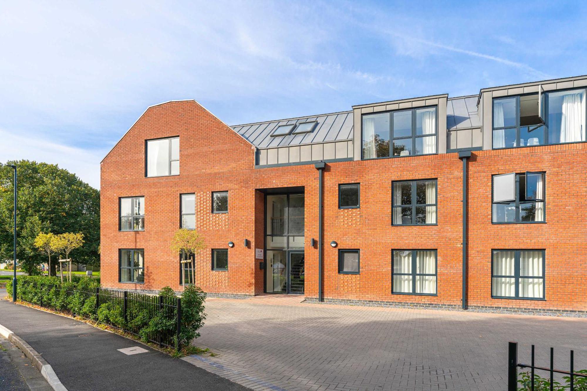 Apartment Stylish 2 Bedroom In *